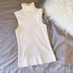 Sleeveless turtleneck top